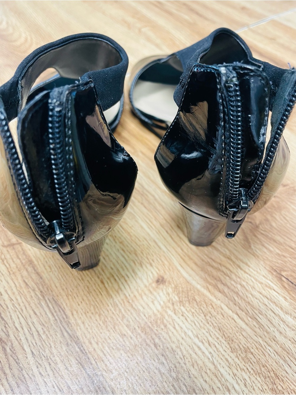 Ellen Tracy Black Patent Open-Toe Slingback Sandals - Picture 2 of 7